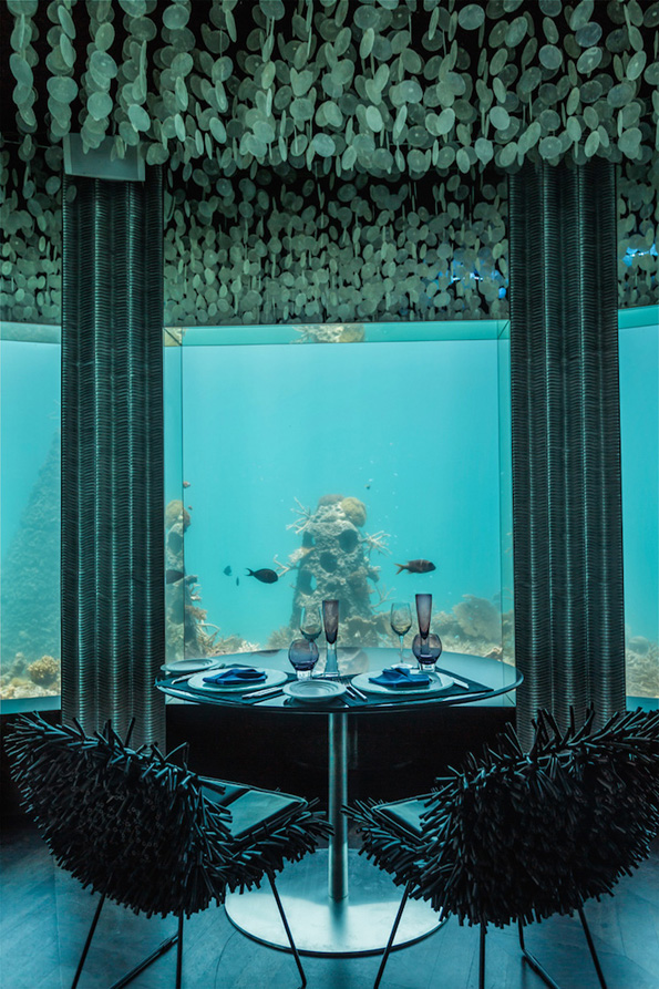 underwater restourant